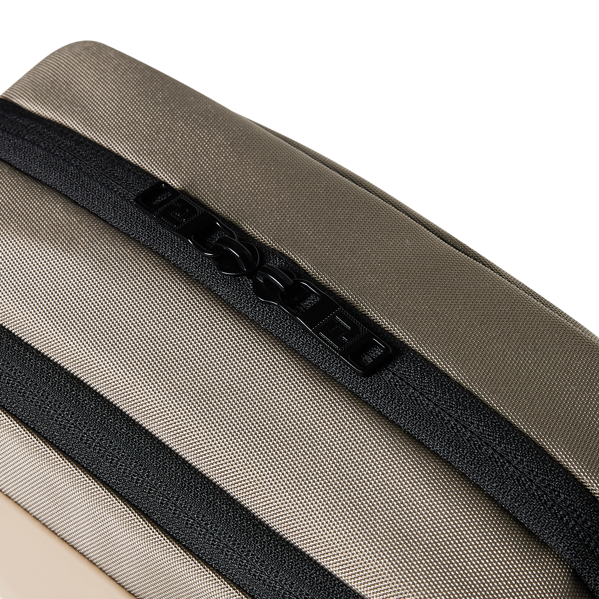 에센셜 포인트 파우치